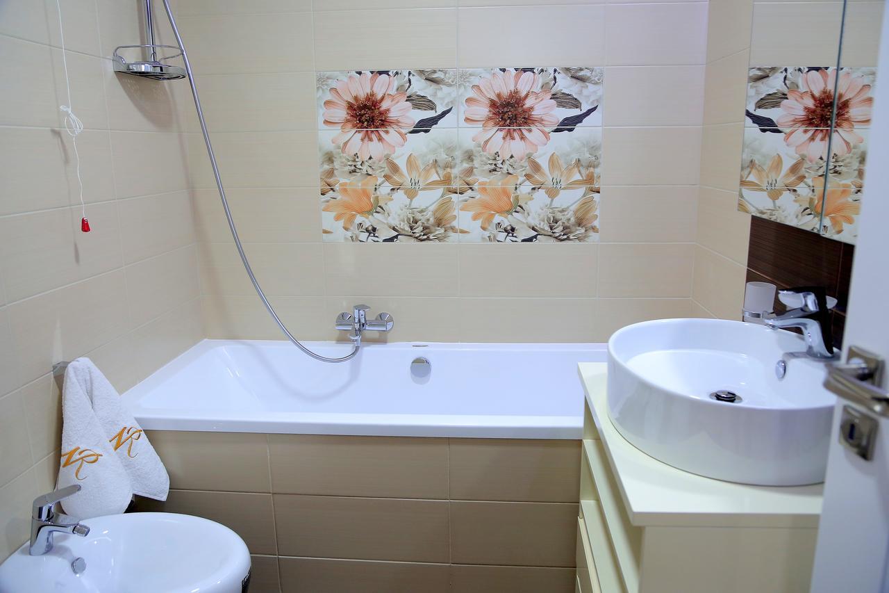 Nomelia Residence B&B Vlorë Exteriör bild