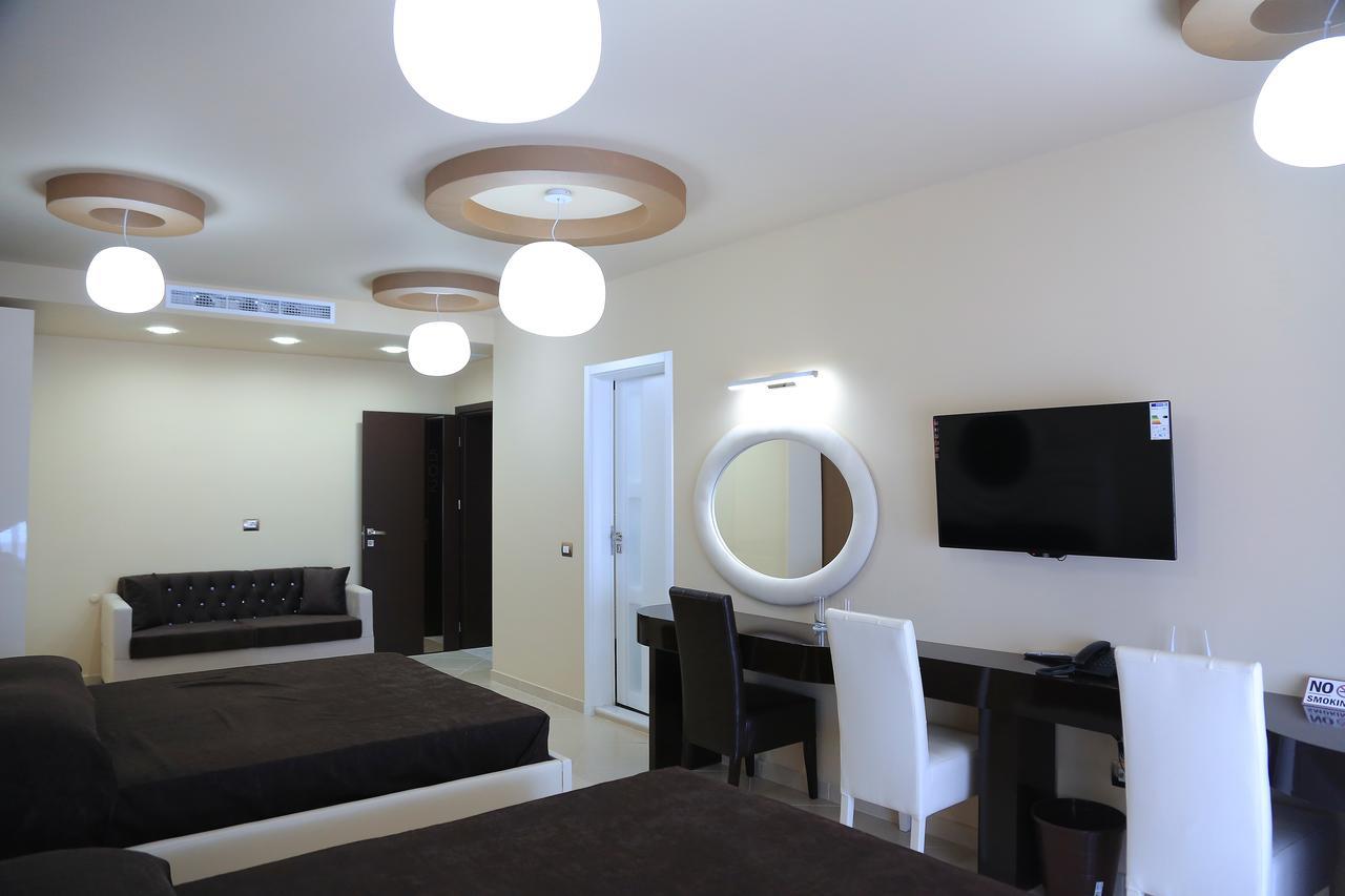 Nomelia Residence B&B Vlorë Exteriör bild