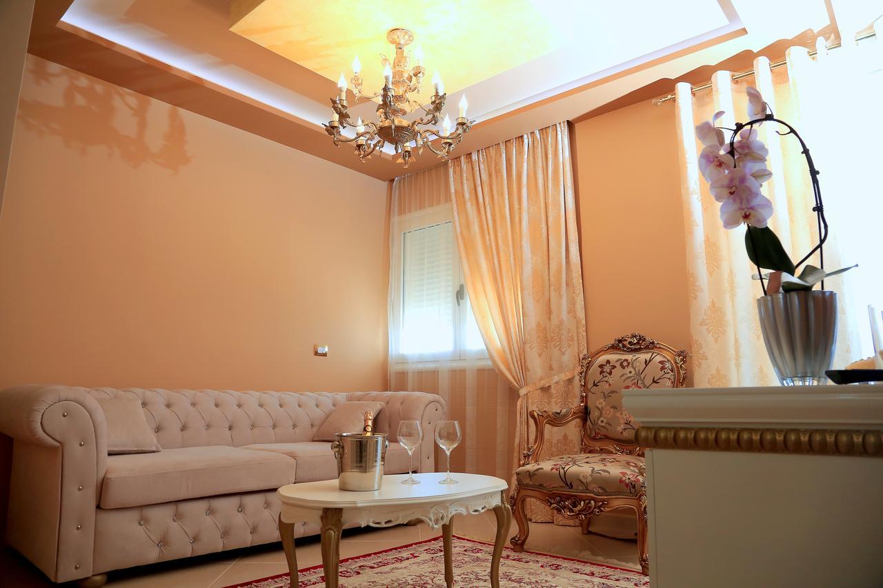 Nomelia Residence B&B Vlorë Exteriör bild