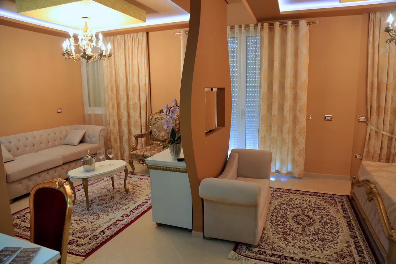 Nomelia Residence B&B Vlorë Exteriör bild