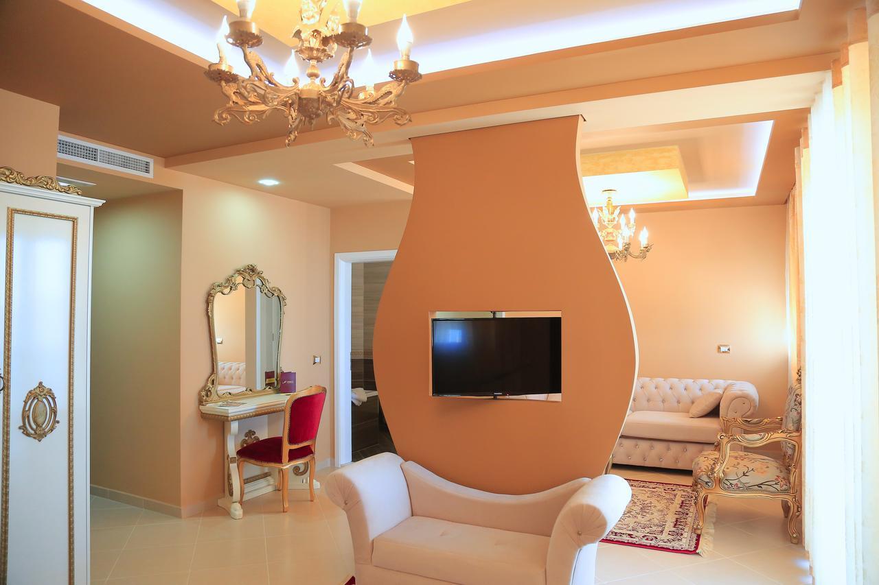 Nomelia Residence B&B Vlorë Exteriör bild
