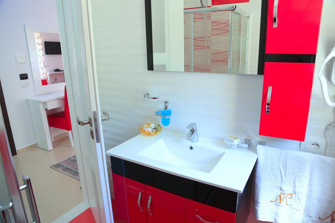 Nomelia Residence B&B Vlorë Exteriör bild