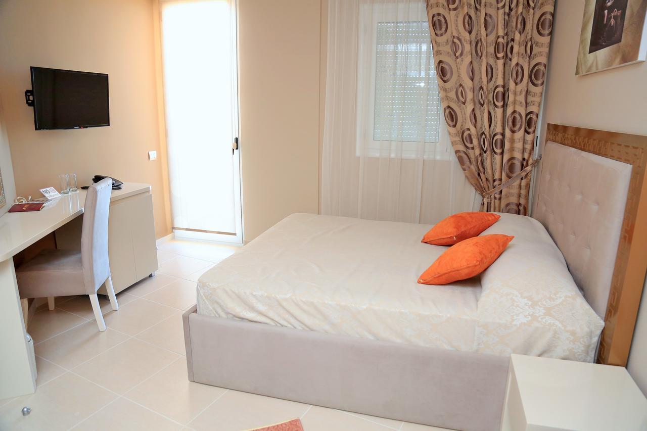 Nomelia Residence B&B Vlorë Exteriör bild