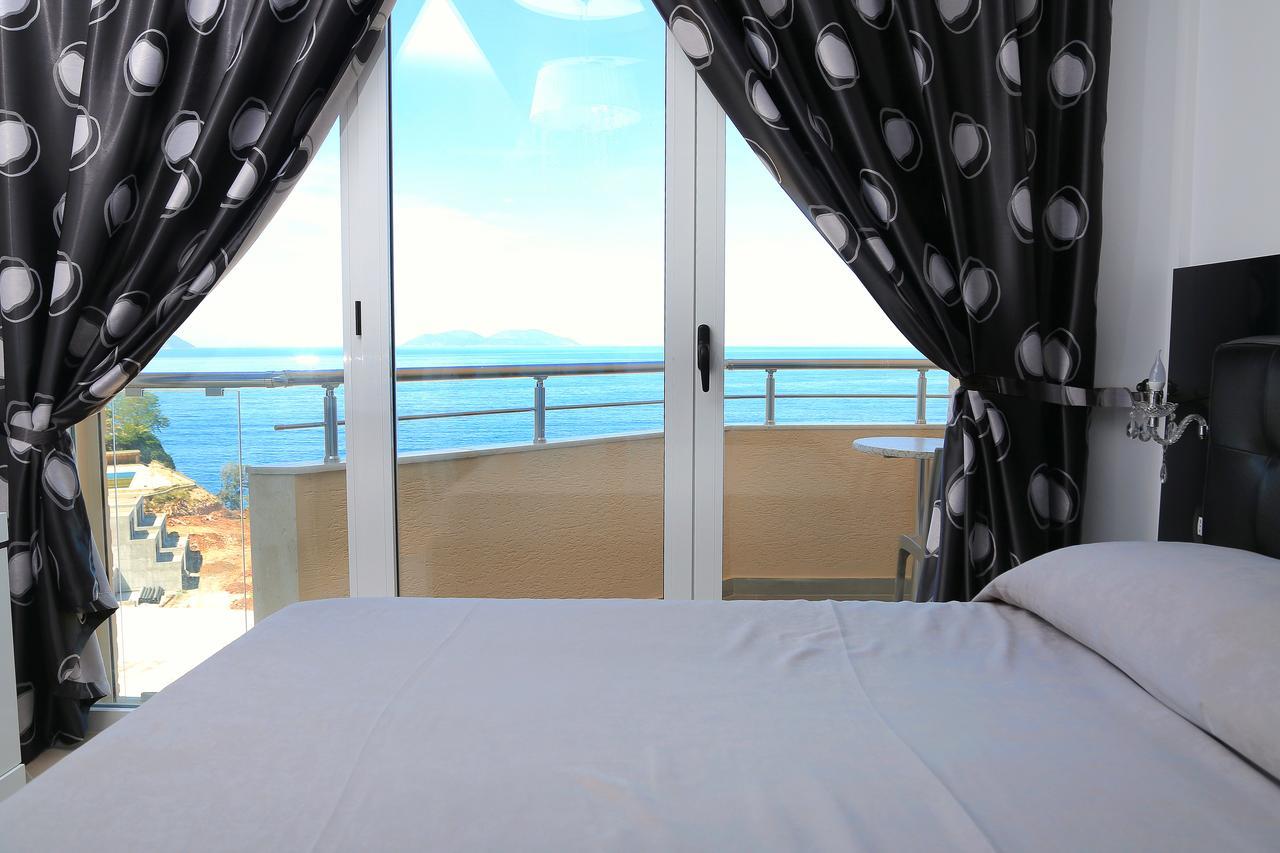 Nomelia Residence B&B Vlorë Exteriör bild