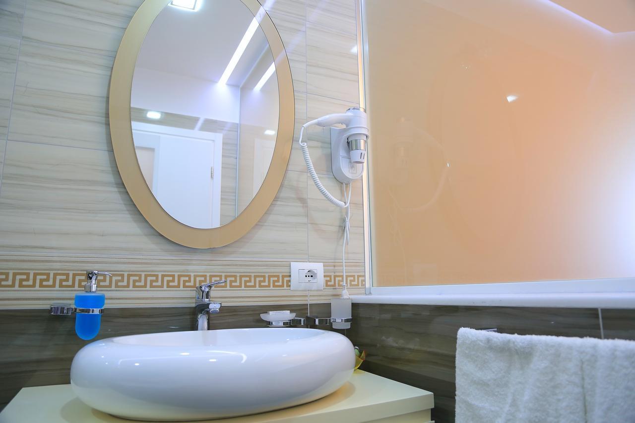 Nomelia Residence B&B Vlorë Exteriör bild