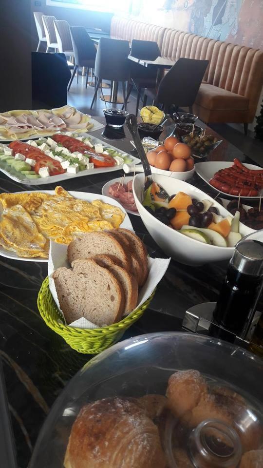Nomelia Residence B&B Vlorë Exteriör bild